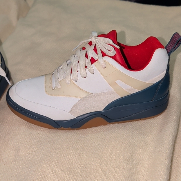 PUMA• Like New Men's Sneakers - Picture 3 of 6